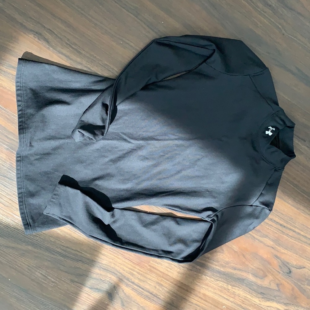 Size Small under Armour cold gear (black)
